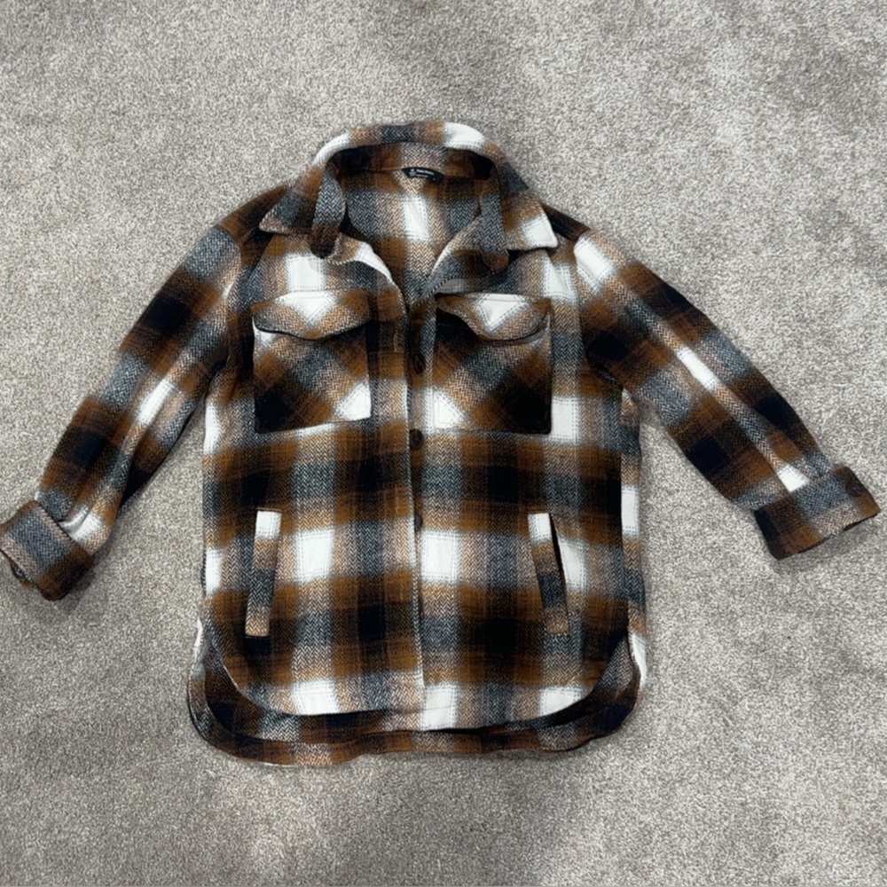 Brown and White Plaid Shacket with Oversized Fit

PERFECT FOR FALL 🍁

WORN TWICE